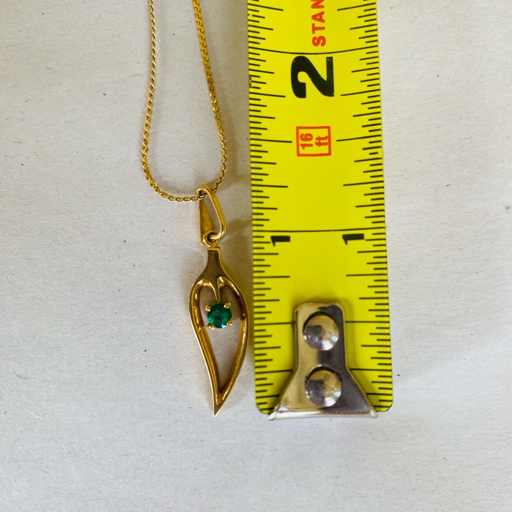 18KT Gold Teardrop Pendant 18KT Gold Necklace Genuine Emerald Stone 5.67g/.2oz - Picture 8 of 9